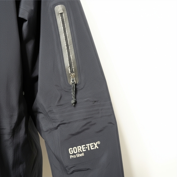 Mountain Hardwear GORE-TEX Hardshell Jacket - Picture 2 of 4